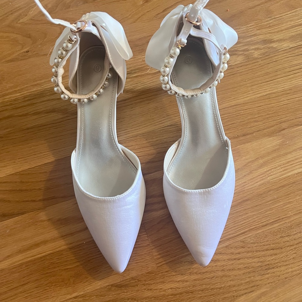Women’s Pearl ankle strap kitten heels